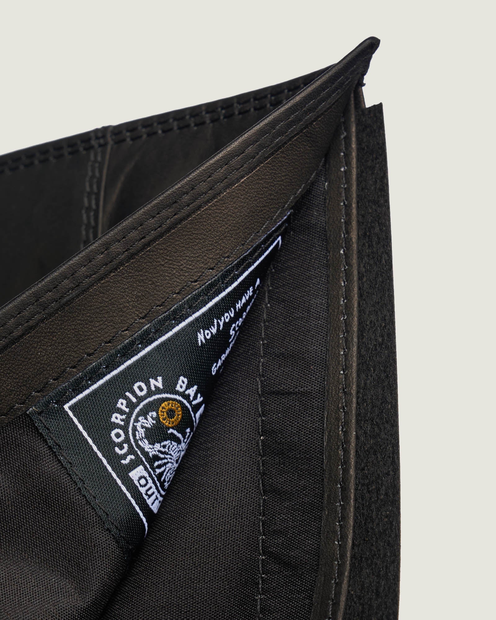 Portafoglio in pelle con scritta e logo impressi - Image 6