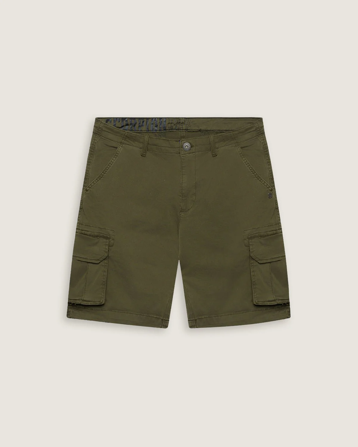 Bermuda cargo iconic con logo ricamato sul retro uomo