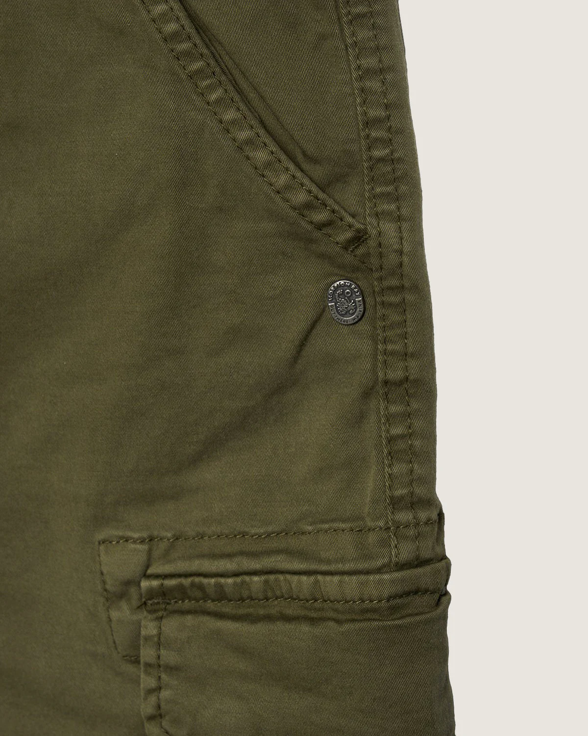 Bermuda cargo iconic con logo ricamato sul retro uomo - Image 6