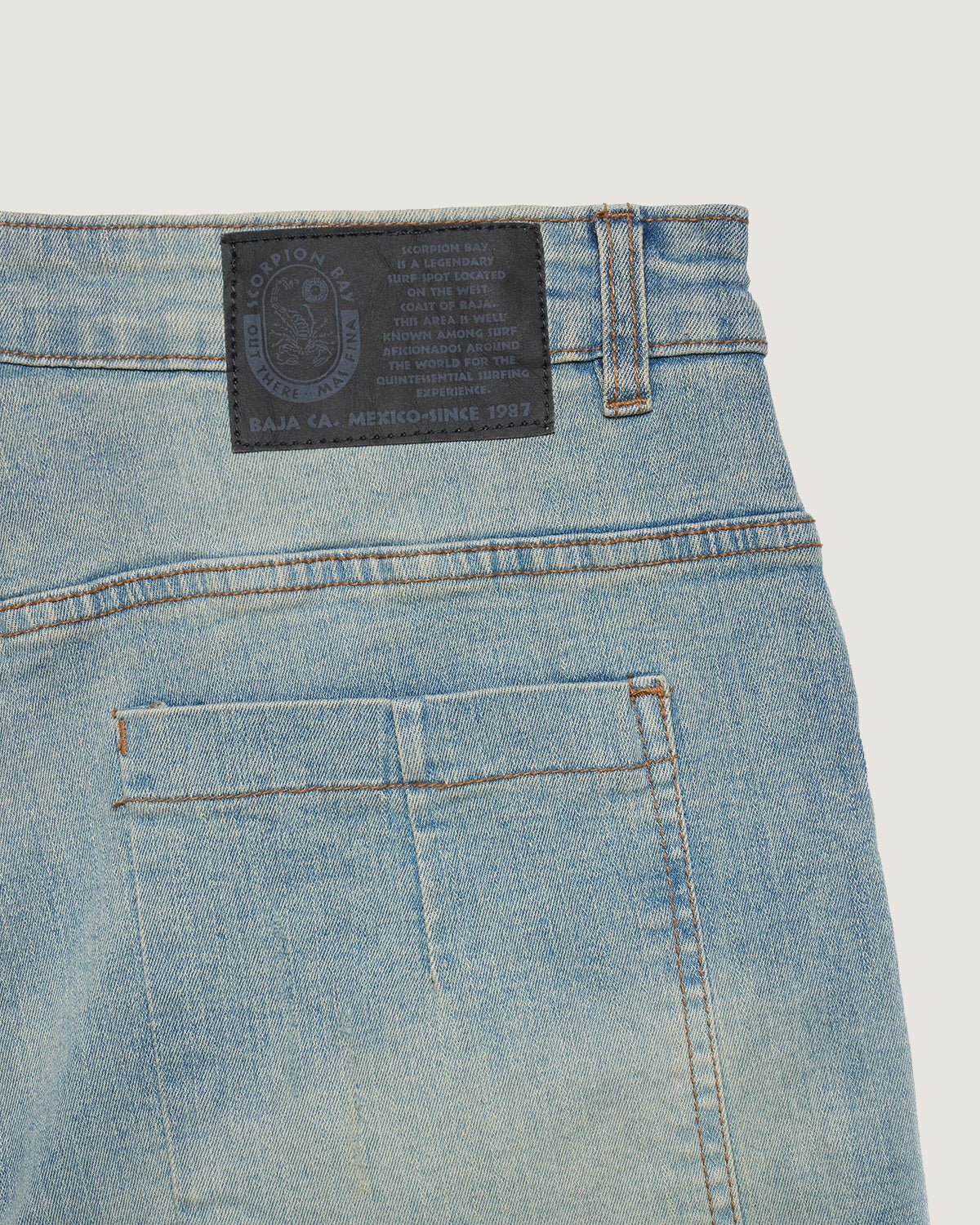 Bermuda in denim con rotture uomo - Image 3