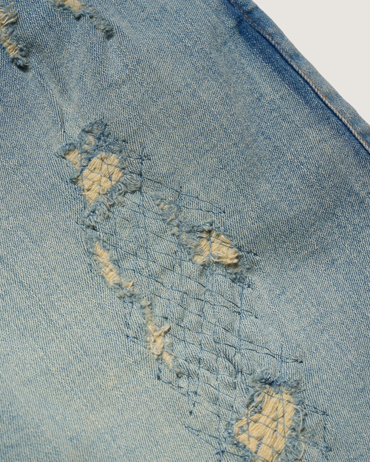 Bermuda in denim con rotture uomo - Image 4