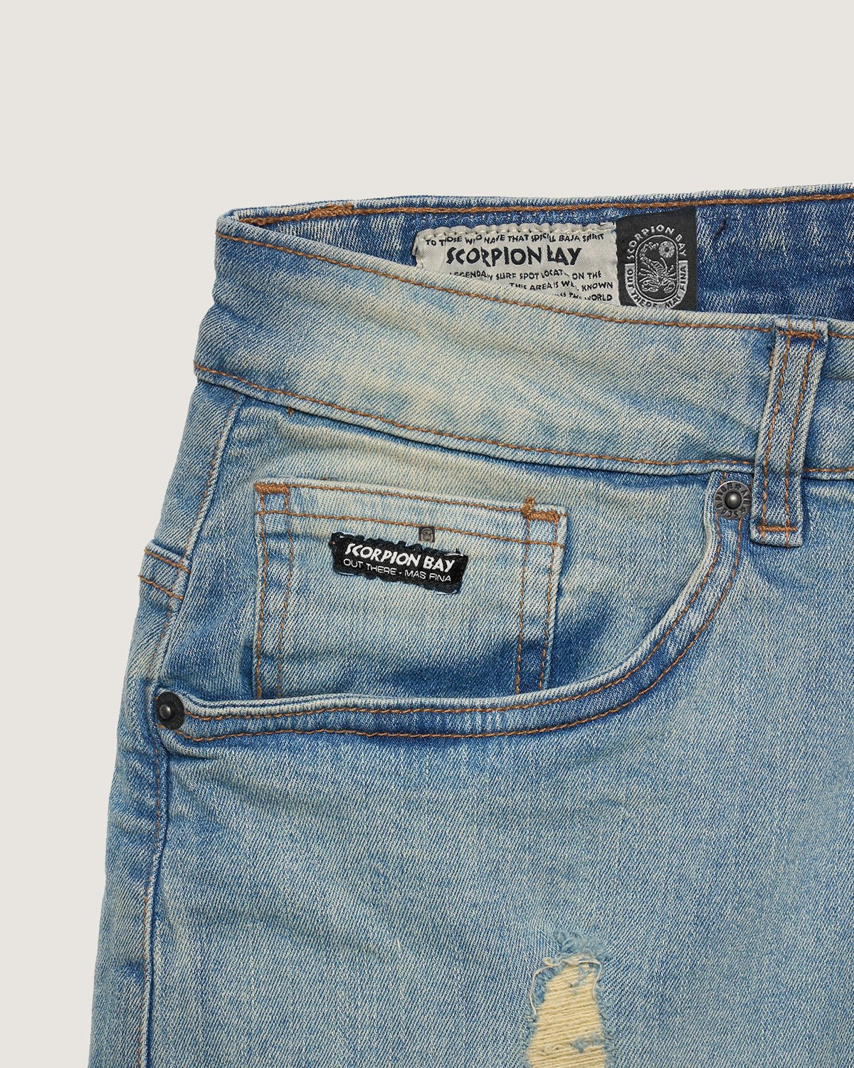 Bermuda in denim con rotture uomo - Image 5